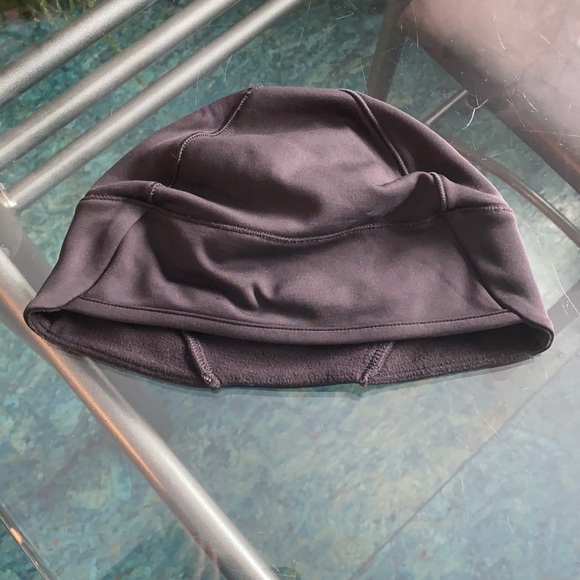 Lululemon Beanie with pony tail cut out - Picture 2 of 5